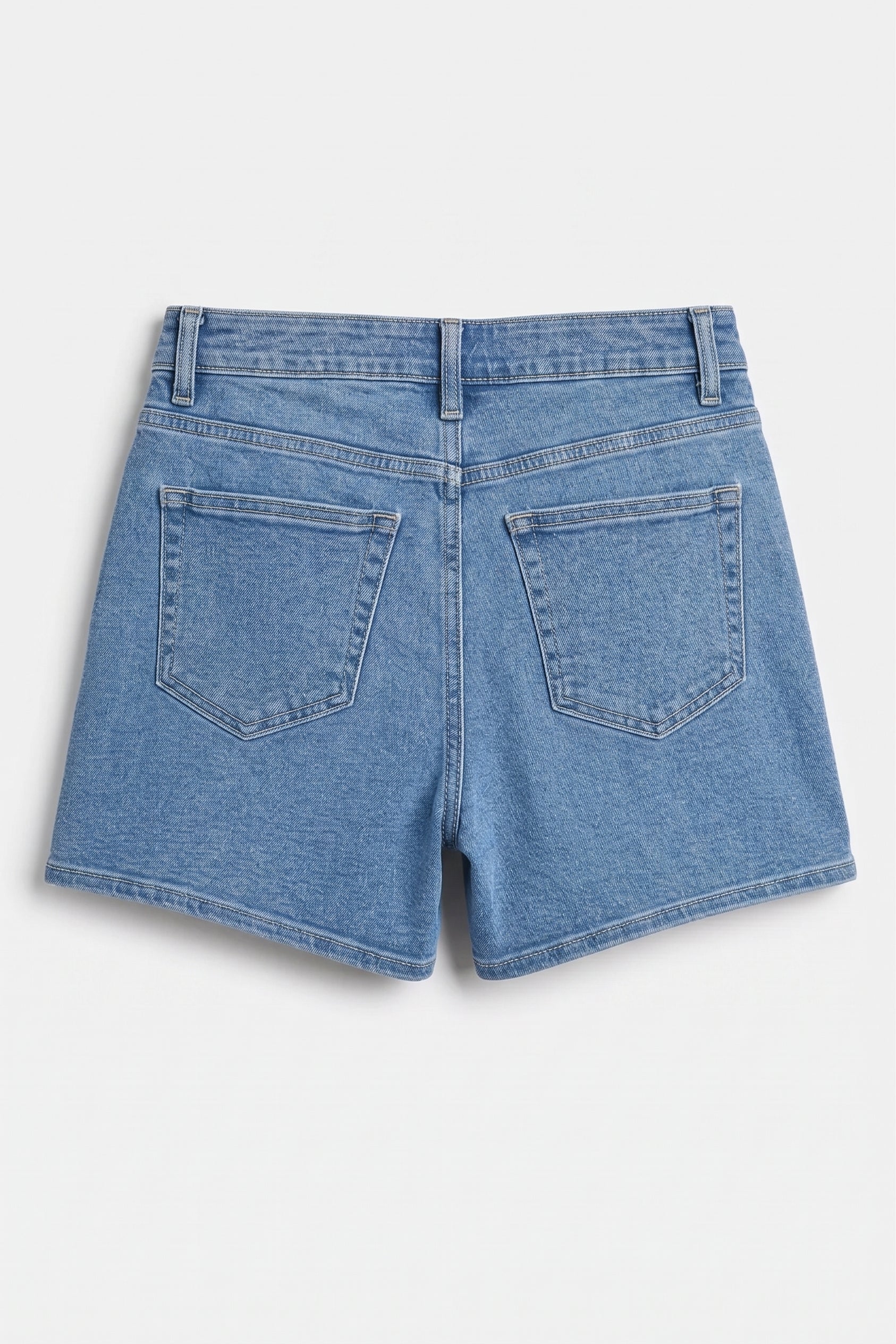 Mom Shorts - Medium Wash