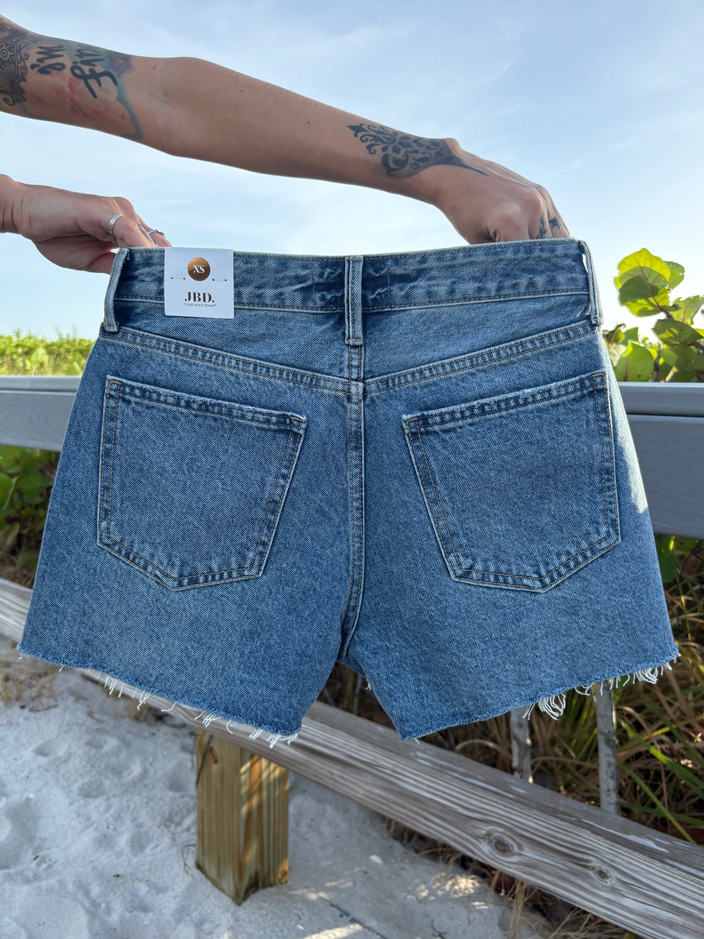 Coastline Vintage Shorts - Medium Wash
