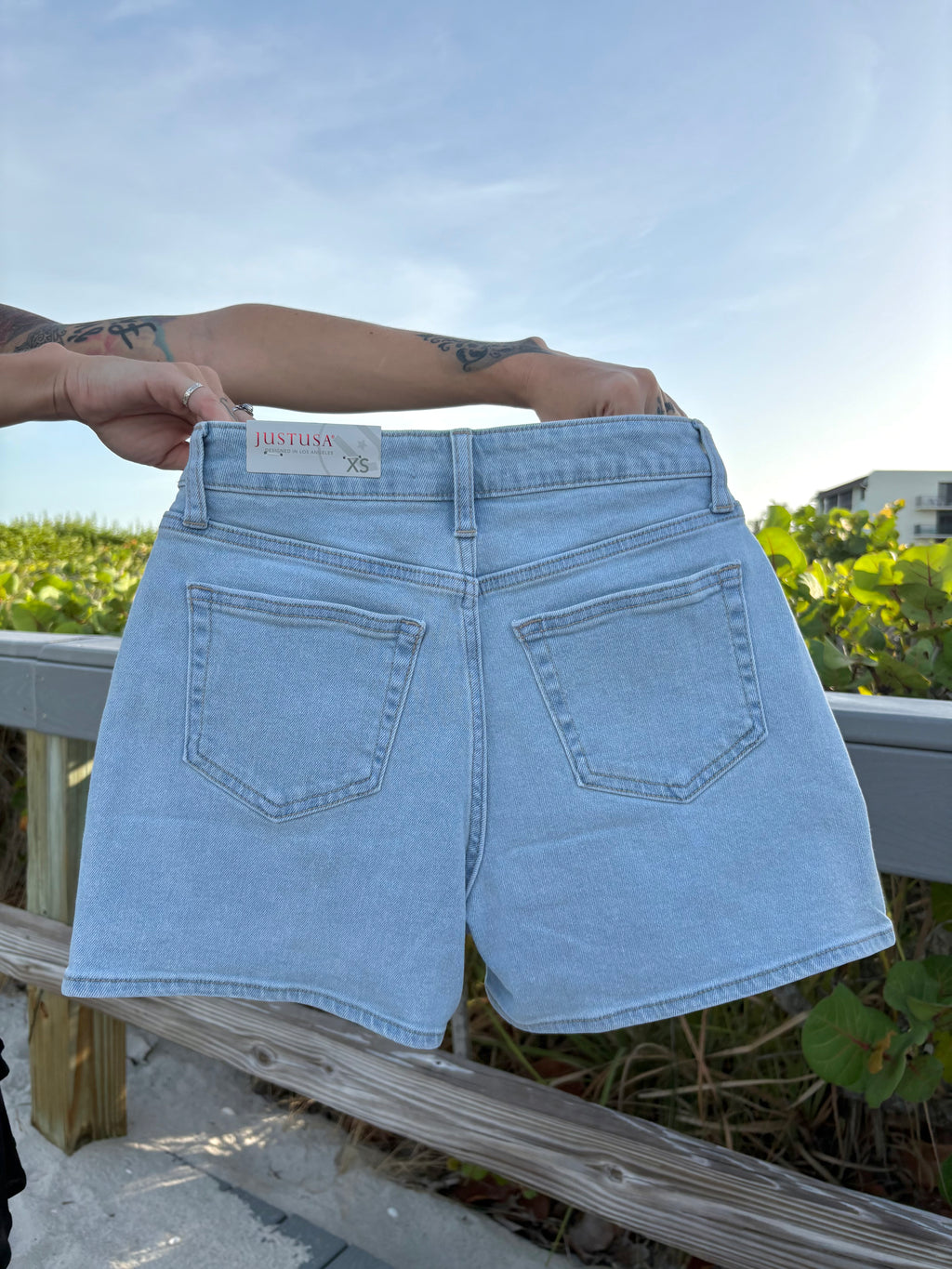 Shoreline Mom Shorts - Light Wash