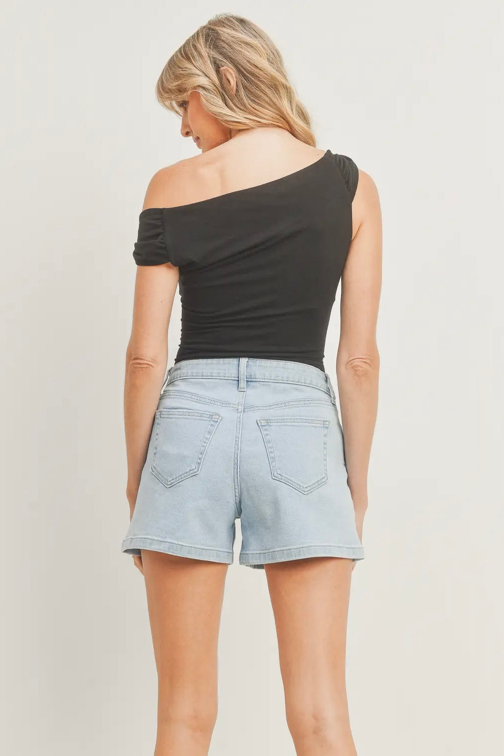 Shoreline Mom Shorts - Light Wash